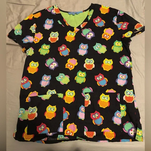 Owl pattern large scrub top - Picture 1 of 2